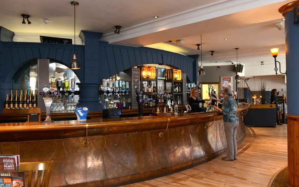 Wynnstay Arms, Wrexham By Marston'S Inns エクステリア 写真
